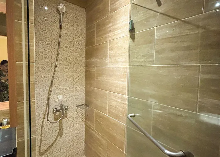 The Rivavi فندق ليجيان